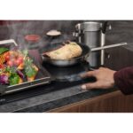 Plaque de cuisson à induction AEG PE9000B80 Série 9000 Sensepro avec hotte intégrée, 80 cm, noire - Image 2