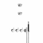 Groupe de douche Vola Combi-23 avec mitigeur thermostatique encastré, 2 pommes de douche et douchette.